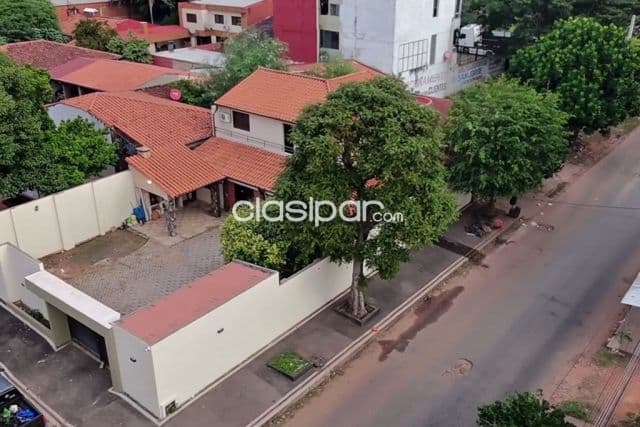 Casa de dos pisos en excelente ubicación en Fernando de la Mora zona Sur