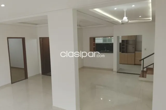 Casa de dos pisos en excelente ubicación en Fernando de la Mora zona Sur, foto 5