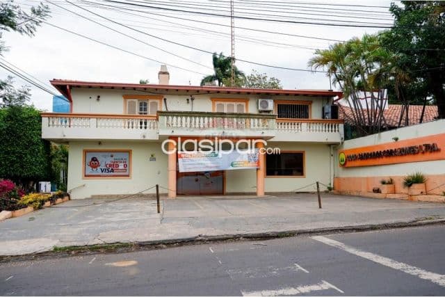 Terreno con construcción en Santísima Trinidad