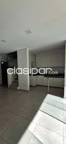 Duplex 3 dorm Suite 128m2 en Loma Merlo Luque Central - Cochera 4 vehiculos
