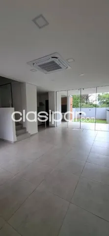 Duplex 3 dorm Suite 128m2 en Loma Merlo Luque Central - Cochera 4 vehiculos, foto 4