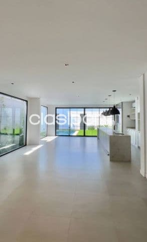 Duplex British Style 3 dorm 241m2 Cuarto Barrio Luque Central