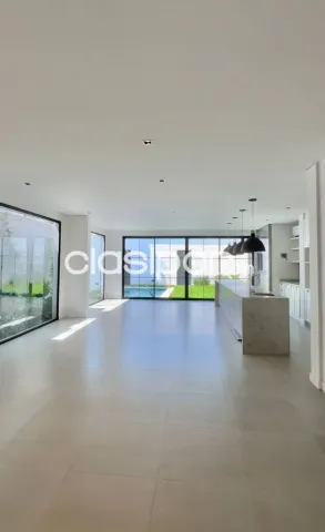 Duplex British Style 3 dorm 241m2 Cuarto Barrio Luque Central, foto 2
