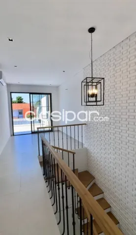 Duplex British Style 3 dorm 241m2 Cuarto Barrio Luque Central, foto 3