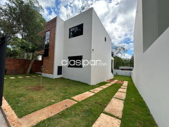 Amplia Casa Barrio Paraiso Maramelbure 3 dorm suite 177m2 Luque
