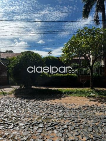 Casa Chalet 3 Dorm + Depto 480m2 frente a Plaza en Barrio Jara Asuncion