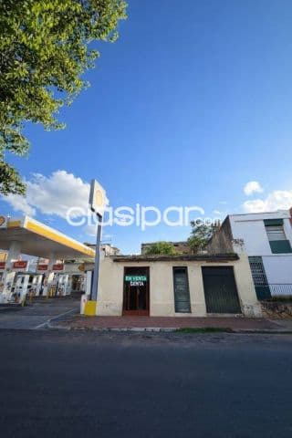 Terreno 315m2 con casa y 2 salones a demoler o reformar en Centro Ciudad Nueva