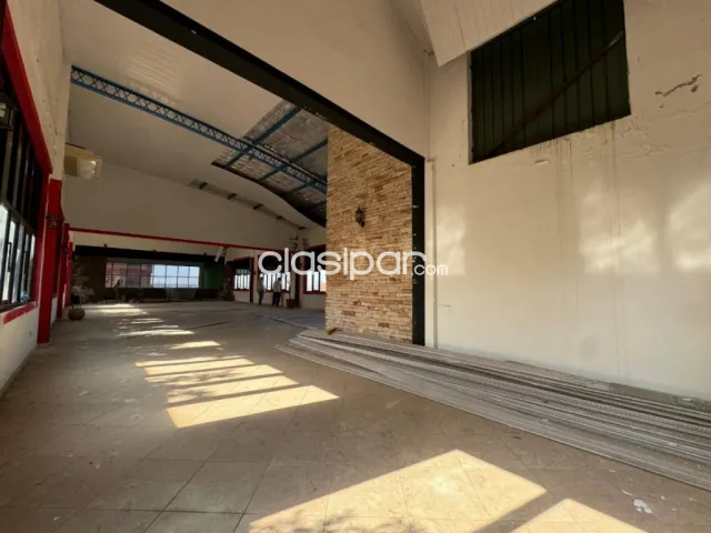 Edificio comercial 4 pisos con ascensor 1400m2 zona Mercado 4 San Roque, foto 2