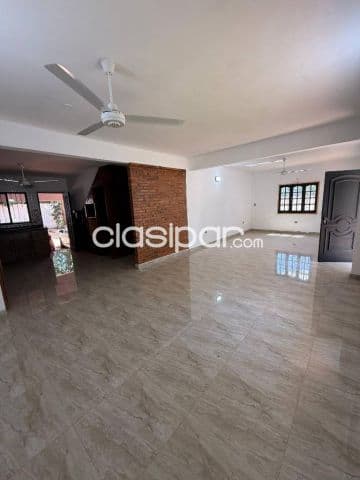 Casa Duplex 4 dorm suite terraza 200m2 en Loma Pyta Asuncion