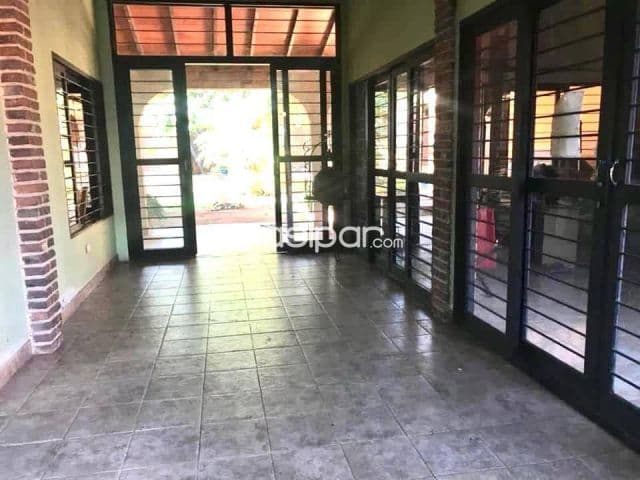Casa 4 suites piscina 450m2 a precio de terreno en Barrio Sajonia Asuncion