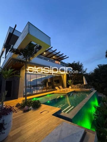 Residencia de Lujo amoblada frente al Rio Acaray Hernandarias