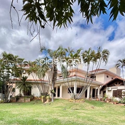 casa de 6 dormitorios en la zona del shopping mariscal Asuncion