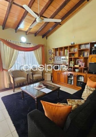 Casa familiar en Luque
