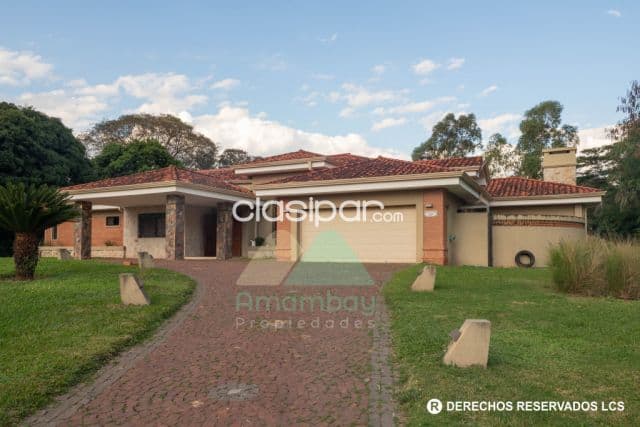 Residencia de 4.800 de superficie con salida a la cancha de golf, foto 1