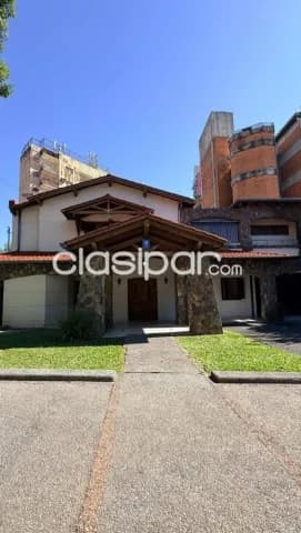 Amplia e imponente residencia en barrio Las Mercedes, foto 2