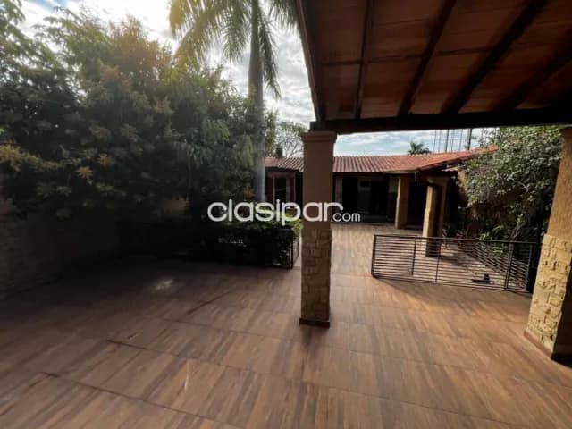 En Venta Casa en Zona Yacht de Lambare de ID 49969, foto 3
