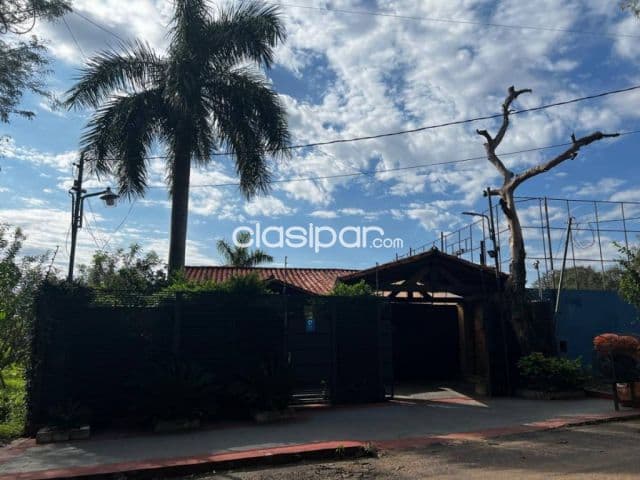 En Venta Casa en Zona Yacht de Lambare ID 51468