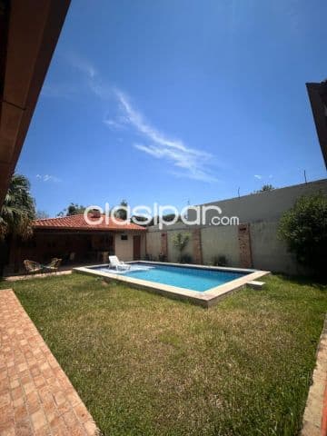 Casa con Piscina en Lambaré | 3 Suites | Terreno de 766 m² | USD 260.000