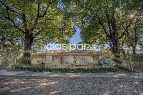 Amplia Residencia En Barrio Mcal Estigarribia
