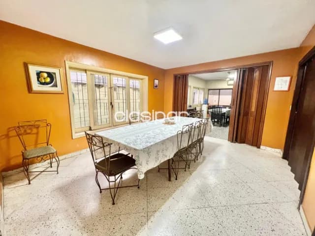 En Venta Casa de 4 Habitaciones a precio de terreno en Barrio Ciudad Nueva V134, foto 3