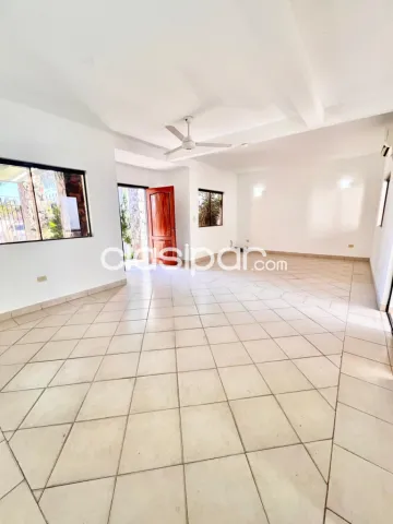 En Alquiler Duplex de 3 Habitaciones en Condominio en Luque, Tercer Barrio A526, foto 2
