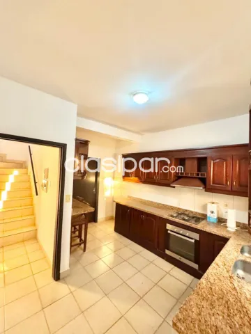 En Alquiler Duplex de 3 Habitaciones en Condominio en Luque, Tercer Barrio A526, foto 3