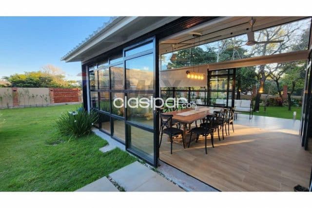 Casa amplia moderna y amoblada 4 hab. En San Bernardino zona pirayui-terreno 1050 m2