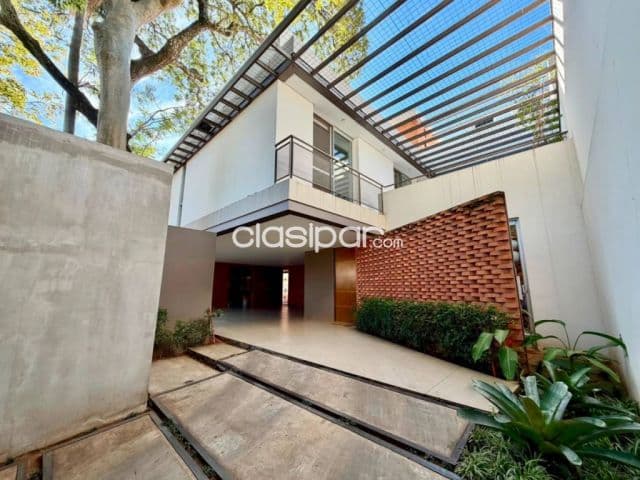 En venta moderna residencia 4 suites - barrio mburicao - Asunción