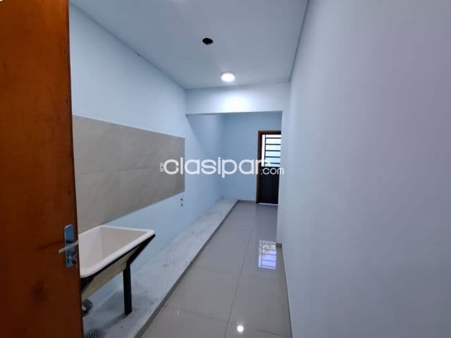 Dúplex a estrenar en esquina, En barrio Las Mercedes, dúplex super amplio y a estrenar