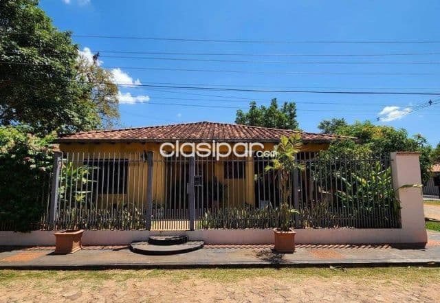 hermosa casa en Barrio Primavera - Luque