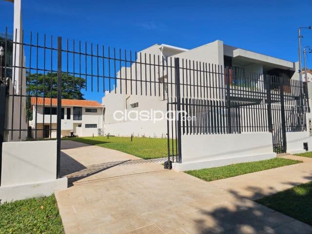 Casa a estrenar en Barrio Madame Linch