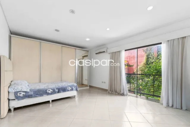 Hermosa residencia de seis dormitorios en barrio Jara, Asunción, foto 3