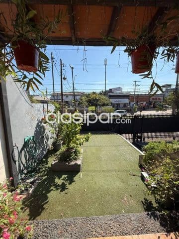 Casa de dos dormitorios con piscina en barrio Jara, Asunción