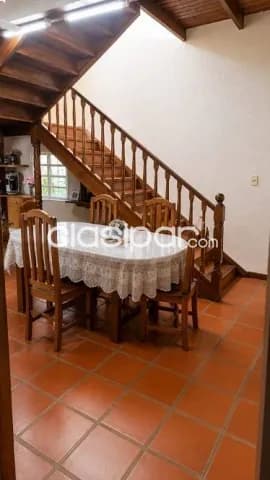 Residencia de cinco dormitorios sobre av. Carlos a. López en sajonia, Asunción, foto 2