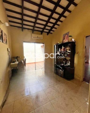 Casa de tres dormitorios con dos locales comerciales en barrio mburucuyá, Asunción, foto 1