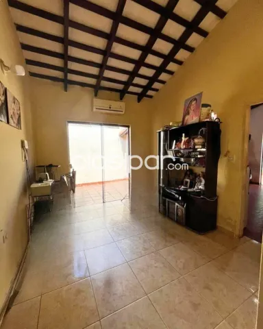 Casa de tres dormitorios con dos locales comerciales en barrio mburucuyá, Asunción, foto 2
