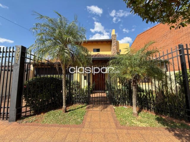 Amplia casa de 4 dormitorios en barrio tres bocas de Villa Elisa ✨