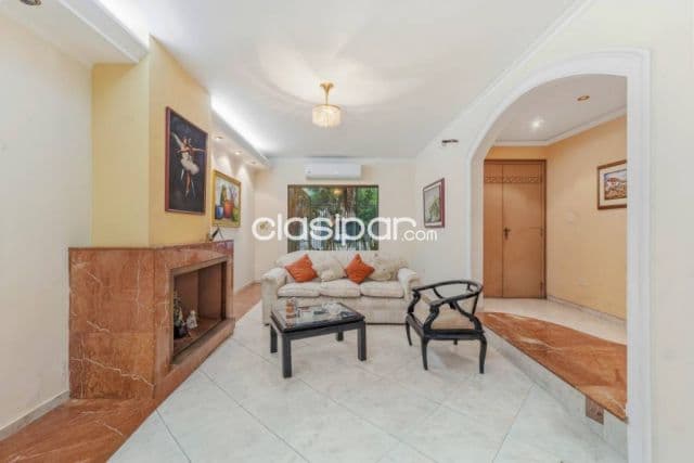Casa de cuatro dormitorios en Recoleta, Asunción
