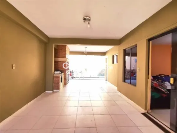 Casa de 5 dormitorios con piscina en Lambare zona Club Cerro Cora, foto 4