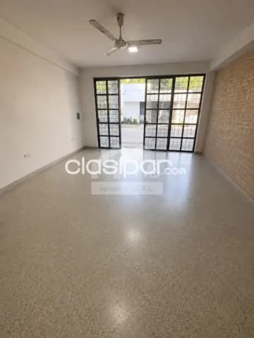 Salon comercial en Luque, foto 2
