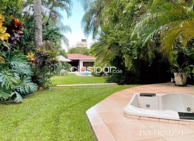 Imponente residencia en el barrio mburucuya, foto 3