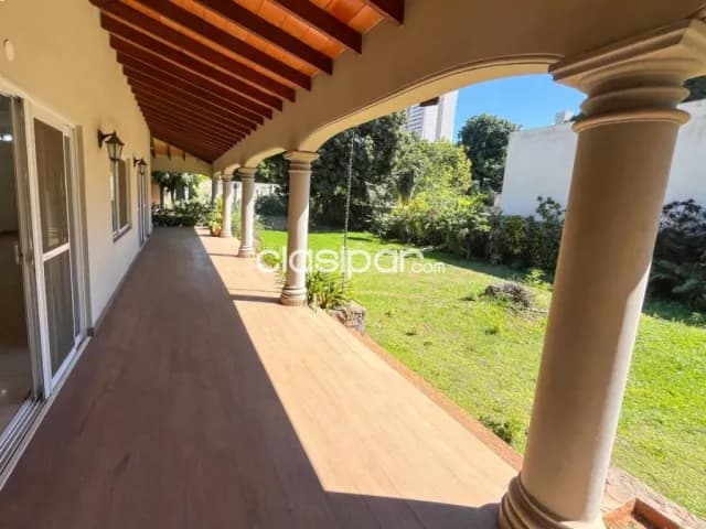 Amplia residencia con pileta de 1.500 m² en mcal. Estigarribia, Asunción, foto 5