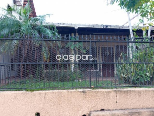 Casa a remodelar o demoler en amplio terreno en santa librada, Asunción