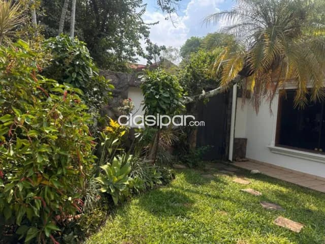 Amplia y elegante casa de seis dormitorios con piscina en mburicaó, Asunción, foto 5