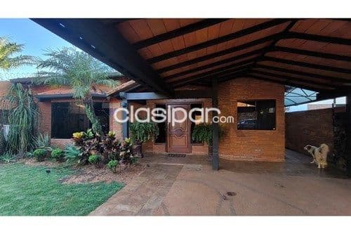 Casa con piscina Luque