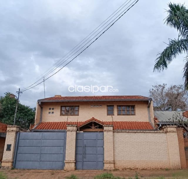 Casa de 2 pisos en Barrio América- Luque