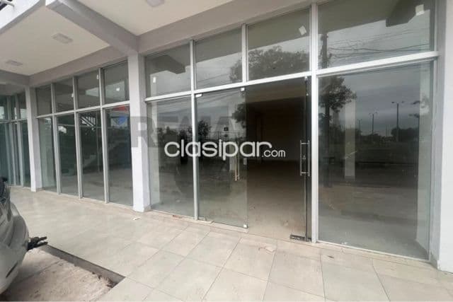 Limpio, Centro - Salones Comerciales con Oficina Ejecutiva para ventas y depósito, foto 1