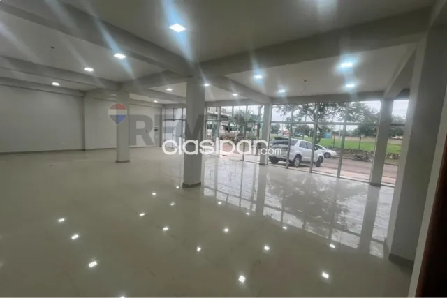 Limpio, Centro - Salones Comerciales con Oficina Ejecutiva para ventas y depósito, foto 3