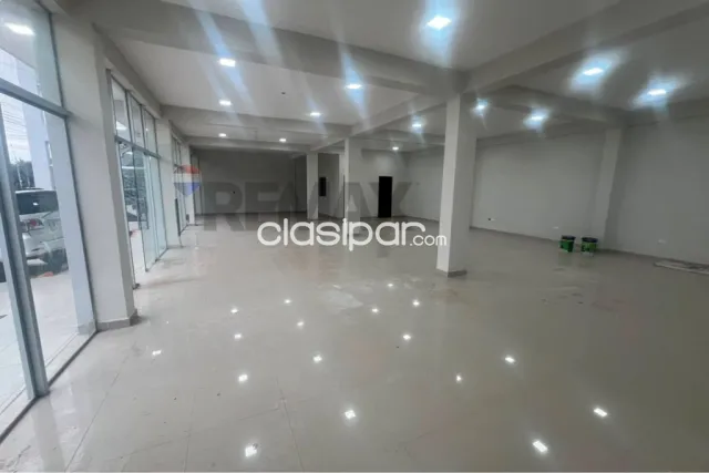 Limpio, Centro - Salones Comerciales con Oficina Ejecutiva para ventas y depósito, foto 4