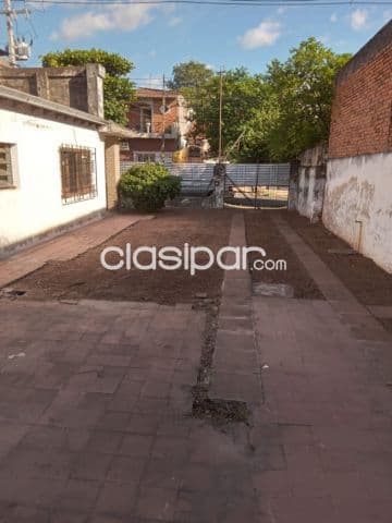 EN VENTA Terreno con construcción a demoler en Sajonia. Zona Palacio de Justicia